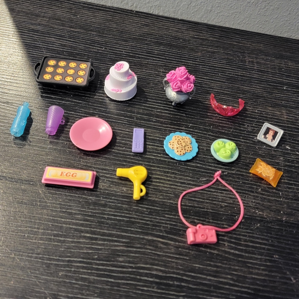 Barbie doll accesories lot